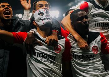 مرموش يفسر احتفاله بالقناع بعد هدفه الحاسم في مباراة فرانكفورت ومونشنجلادباخ