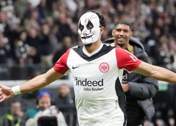 يخيفهم بدونه مدرب فرانكفورت ي علق على ارتداء عمر مرموش قناع الهالوين