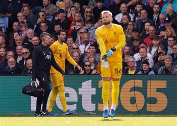 فيديو أليسون يغادر مباراة ليفربول وكريستال بالاس مصاب ا