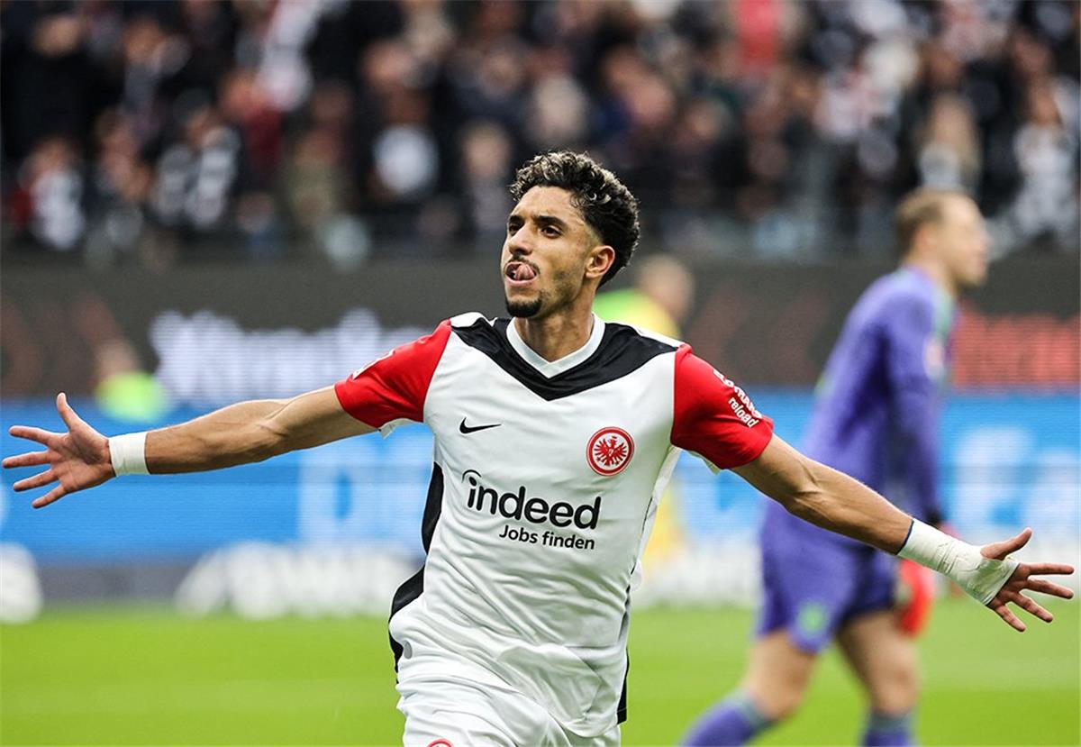 ترتيب هدافي الدوري الألماني بعد ثنائية عمر مرموش أمام بايرن ميونخ