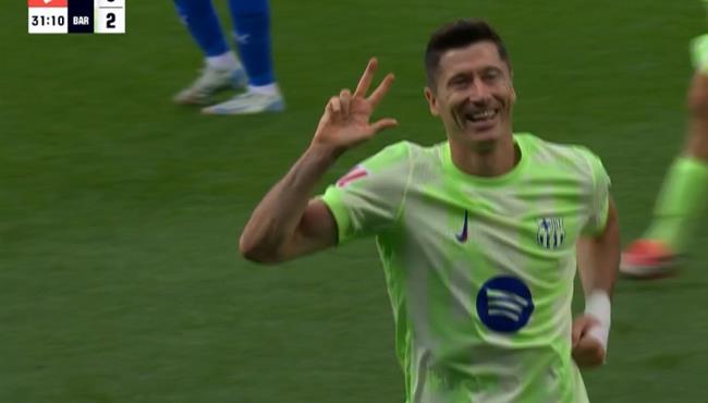 هاتريك ليفاندوفسكي في مرمي ديبورتيفو الافيس بالدوري الاسباني