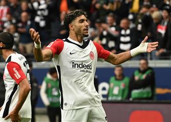 سكاي توضح تطورات بشأن مستقبل مرموش بعد تألقه مع فرانكفورت