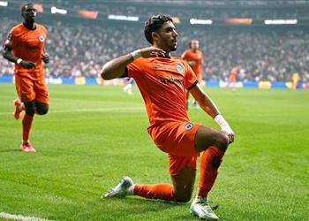 المدير الرياضي لـ آينتراخت فرانكفورت مرموش لا يقارن بأي لاعب في الدوري الألماني