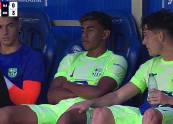 لامين يامال يوضح سر غضبه في مباراة برشلونة وألافيس ورده على فليك