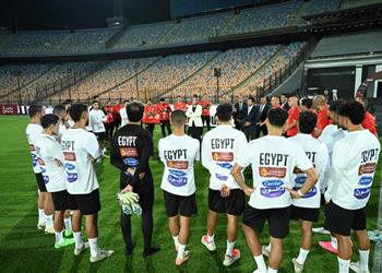 وزير الرياضة يحضر مران منتخب مصر ويصرح نفخر بلاعبينا المحترفين