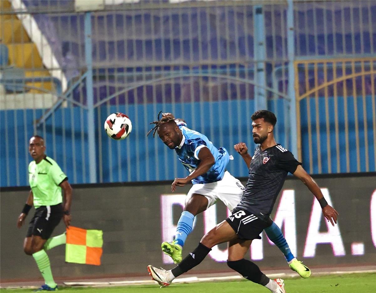 فيديو | بتروجيت يتقدم وبيراميدز يتعادل في 3 دقائق بـ الدوري المصري