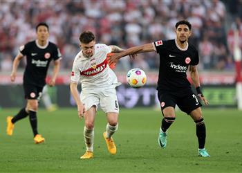 مدرب فرانكفورت ما فعله عمر مرموش أمام شتوتجارت جنون