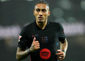 بحذاء مقاس 70 رافينها يسخر من تقنية الـ VAR بعد إلغاء هدف ليفاندوفسكي