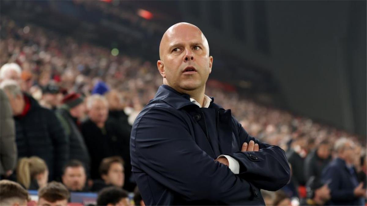 سلوت يشيد بـ محمد صلاح بعد أهدافه المؤثرة مع ليفربول: مهاجم استثنائي