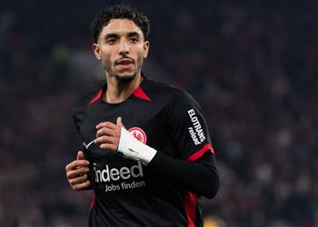 مدير فرانكفورت يكشف سر تألق مرموش ويلمح لموقف النادي من رحيله في الشتاء