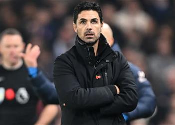 لاعب آرسنال يخضغ لجراحة في الركبة وشكوك بشأن مدة غيابه