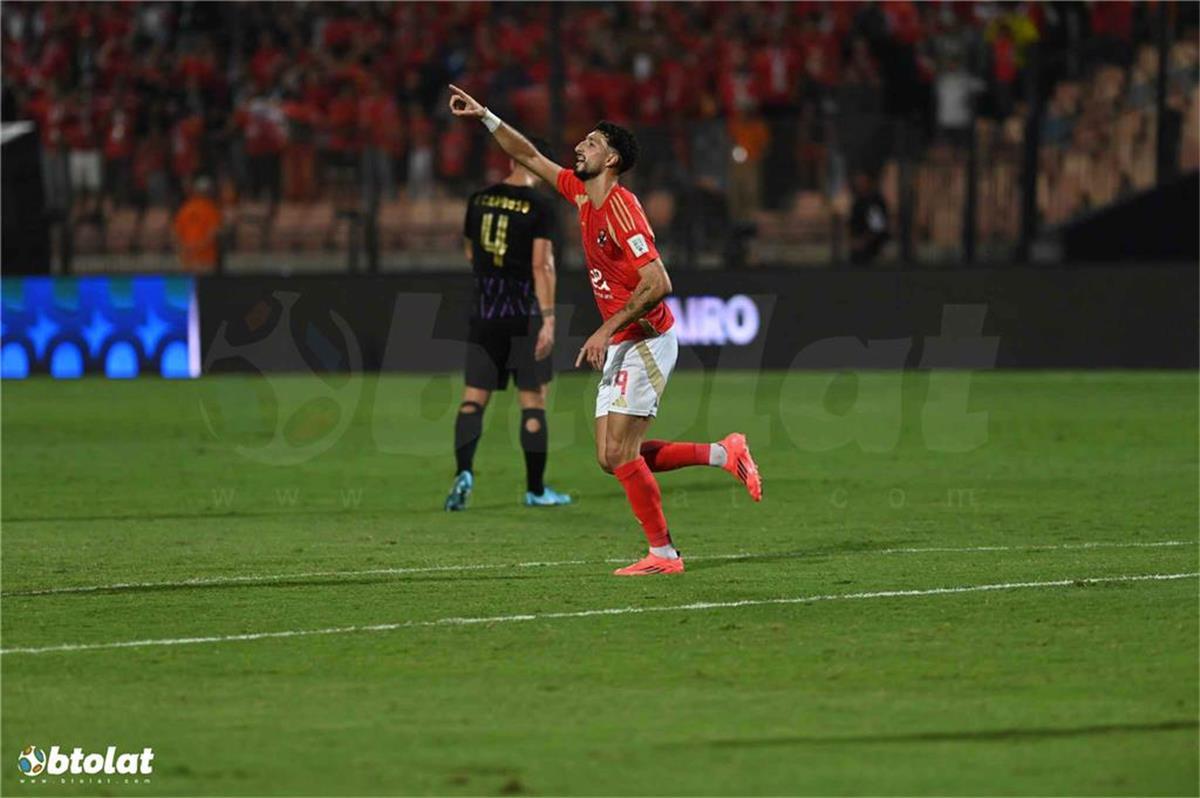 وسام ابو علي لاعب الأهلي