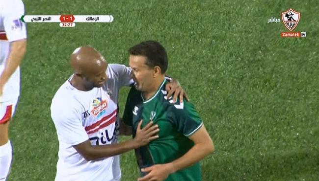 لحظة خروج خالد حسين في مباراة النصر الليبي والزمالك