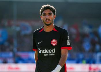 من يظفر بـ عمر مرموش كبير كشافي مانشستر يونايتد السابق ناد جديد ينضم للصراع