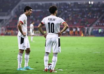 محمد صلاح يوجه نصيحة لـ عمر مرموش ويحذر الجماهير ما يحدث معه غير مقبول