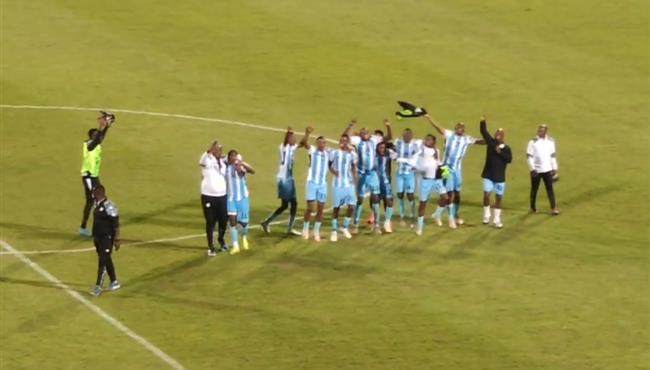 من الملعب شاهد فرحة هستيرية من لاعبي بوتسوانا بعد الصعود لكأس امم افريقيا وحسام حسن يحيي لاعبي مصر