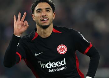 منافسة شرسة على عمر مرموش سبب قوي يرجح كفة برشلونة أمام ليفربول وبايرن ميونخ