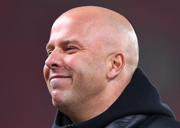 سلوت يحذر لاعبي ليفربول لا تنجرفوا وراء الحماس والحديث عن اللقب أمر ممل