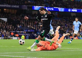 فيديو مانشستر سيتي يواصل التدهور ويسقط في فخ تعادل غريب أمام فينورد بـ دوري أبطال أوروبا