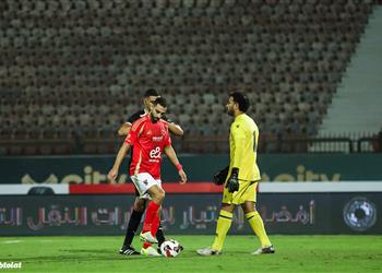 عمرو السولية يوضح مصيره مع الأهلي بعد انتهاء عقده في نهاية الموسم