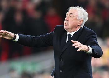 فيديو المصائب تتوالى لاعب ريال مدريد يغادر مصاب ا أمام ليفربول في دوري أبطال أوروبا