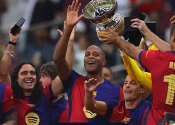 فيديو رونالدينيو يتألق وبرشلونة يهزم ريال مدريد في كلاسيكو الأساطير