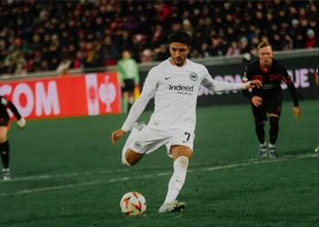 فيديو بهدف وأسيسيت عمر مرموش يقود فرانكفورت للفوز على ميتلاند في الدوري الأوروبي