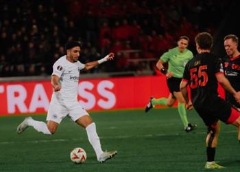 تقييم عمر مرموش في مباراة فرانكفورت وميتلاند بـ الدوري الأوروبي