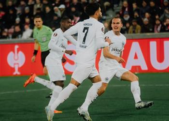 فيديو ماذا قدم عمر مرموش في مباراة فرانكفورت وميتلاند بـ الدوري الأوروبي