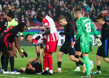 فيديو إصابة دموية ت جبر لاعب برشلونة على مغادرة مباراة النجم الأحمر