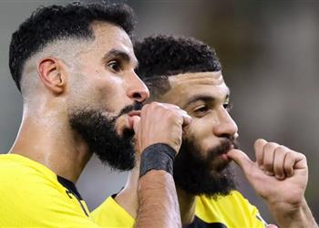 الاتحاد يفوز على العروبة بثنائية ويتصدر الدوري السعودي