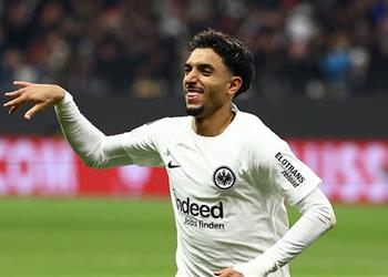 فيديو ماذا قدم عمر مرموش في مباراة فرانكفورت وسلافيا براج بـ الدوري الأوروبي