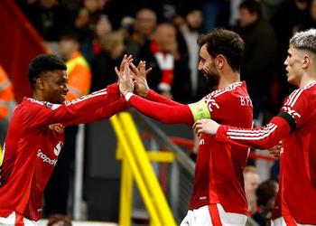 فيديو مانشستر يونايتد يهزم باوك بثنائية ويحقق أول فوز في الدوري الأوروبي