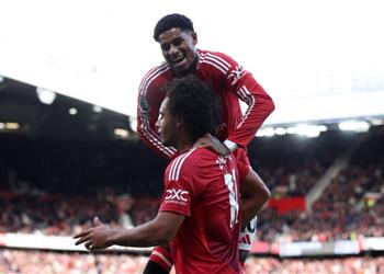 فيديو مانشستر يونايتد يضرب إيفرتون برباعية في الدوري الإنجليزي