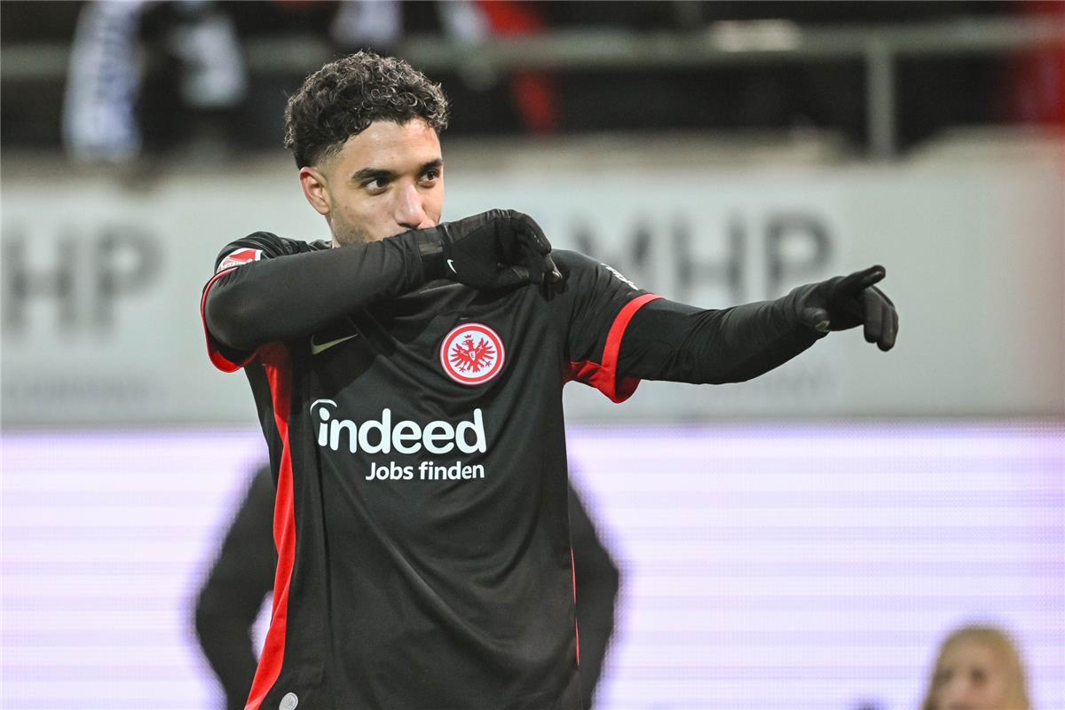 ترتيب هدافي الدوري الألماني بعد ثنائية عمر مرموش في مباراة فرانكفورت وهايدينهايم