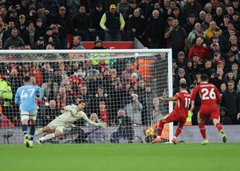 عادات الملك فيديو محمد صلاح يسجل هدف ليفربول الثاني أمام مانشستر سيتي