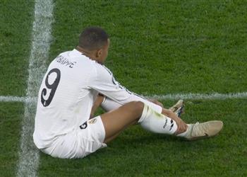 فيديو كيليان مبابي يغادر مباراة ريال مدريد وأتالانتا مصاب ا