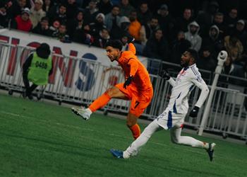 تقييم عمر مرموش في مباراة فرانكفورت وليون بـ الدوري الأوروبي