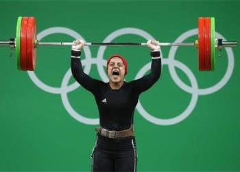 سارة سمير تتوج بميداليتين فضيتين في بطولة العالم لرفع الأثقال