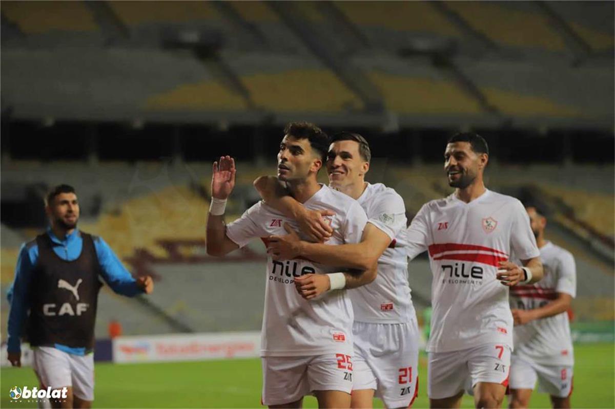 زيزو مع لاعبي الزمالك