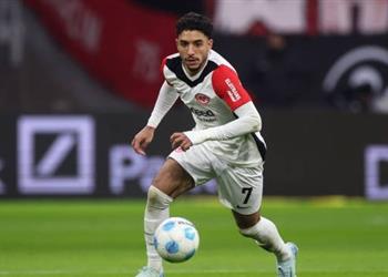 بيلد تكشف خطوة هامة من فرانكفورت تقرب مرموش من الرحيل