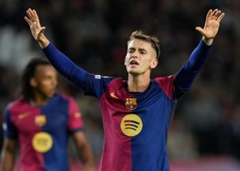 كاسادو يعلق على تشبيهه بـ بوسكيتس ويصرح أريد أن أكون قائد برشلونة