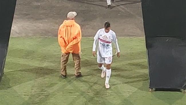 لحظة خروج ناصر ماهر بعد اصابته في مباراة الزمالك وسيراميكا كليوباترا