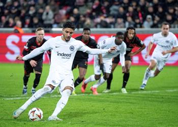 سكاي تألق عمر مرموش ي عجل بقرار يخص مستقبله مع فرانكفورت