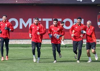 مران الأهلي كولر يحاضر اللاعبين وانتظام الشناوي استعداد ا لمباراة شباب بلوزداد