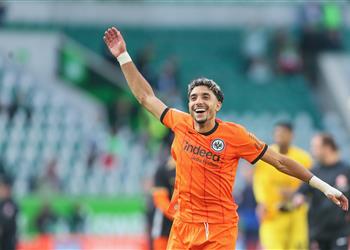 إيان رايت يحث آرسنال على التعاقد مع عمر مرموش انظروا إلى ما يفعله