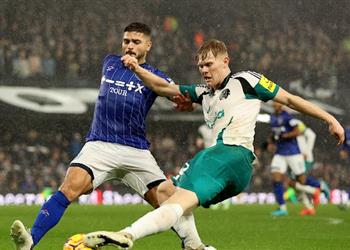 فيديو بمشاركة سام مرسي إيبسويتش تاون يسقط برباعية مذلة في ملعبه أمام نيوكاسل بـ الدوري الإنجليزي