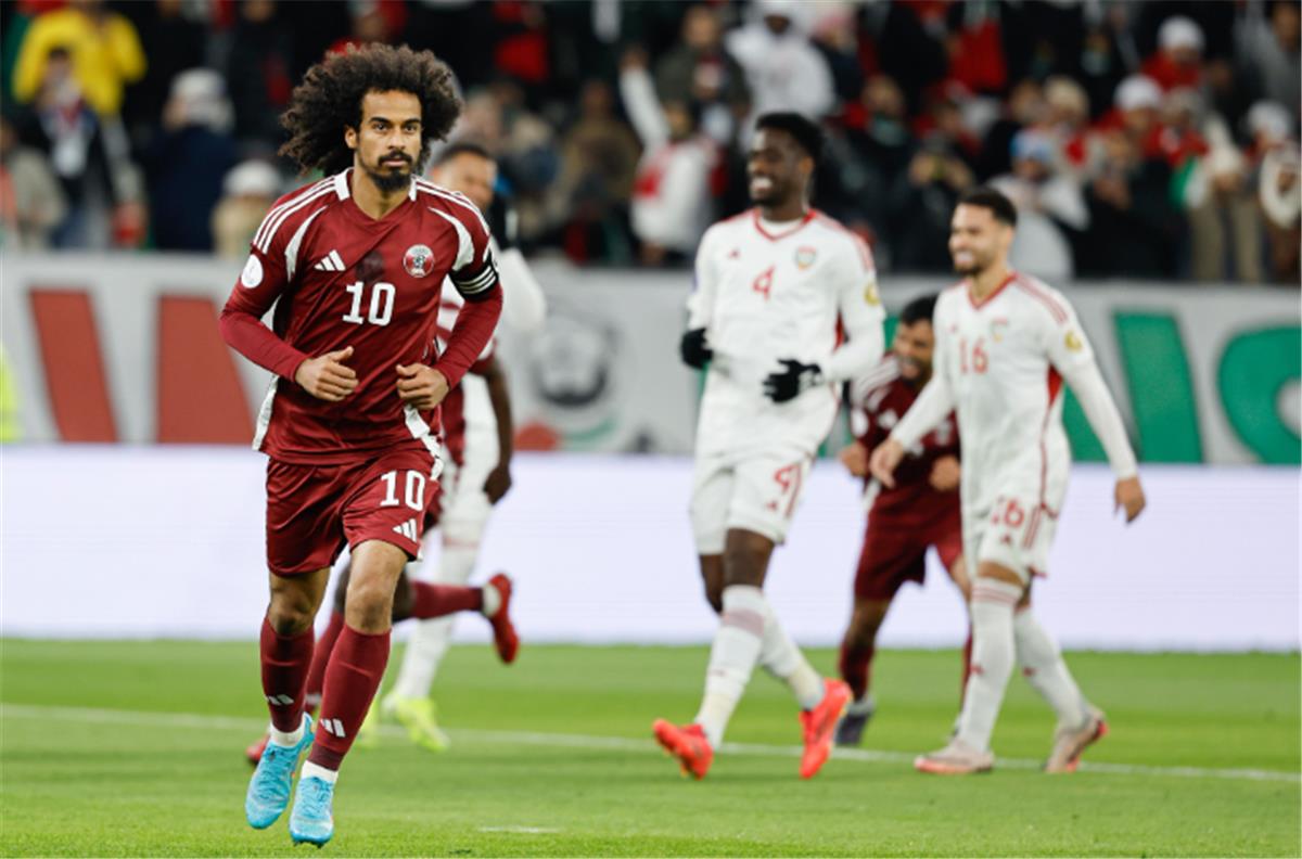 موقع الملاعب : فيديو | أكرم عفيف يسجل هدف قطر الأول أمام الإمارات