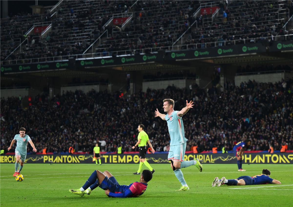 فيديو | في الوقت القاتل.. سورلوث يسجل هدف أتلتيكو مدريد الثاني أمام برشلونة