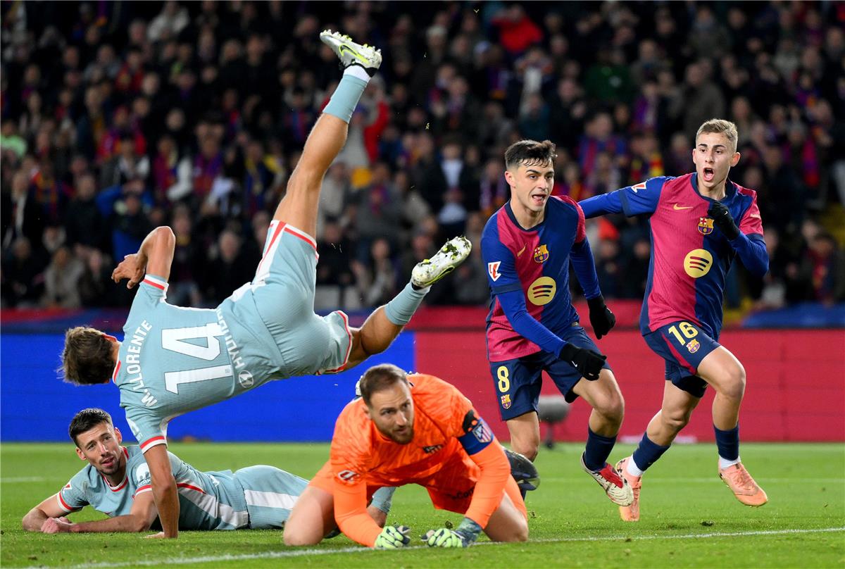 موقع الملاعب : رجل مباراة برشلونة وأتلتيكو مدريد في الدوري الإسباني